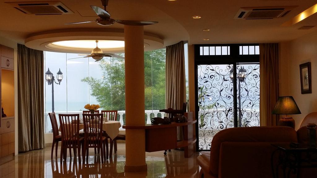 Tropical Sea View & Sunshine Villa Batu Feringgi Ngoại thất bức ảnh