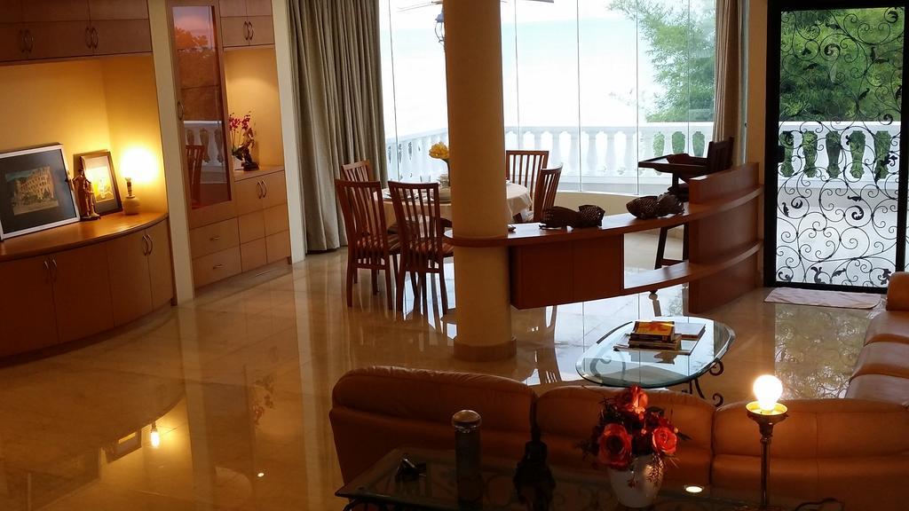 Tropical Sea View & Sunshine Villa Batu Feringgi Ngoại thất bức ảnh
