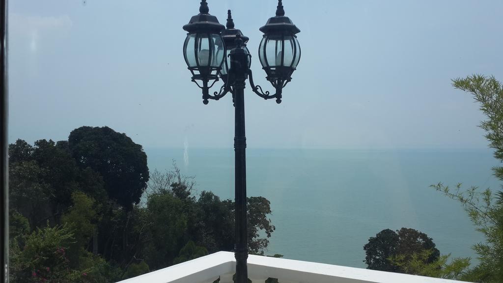 Tropical Sea View & Sunshine Villa Batu Feringgi Ngoại thất bức ảnh