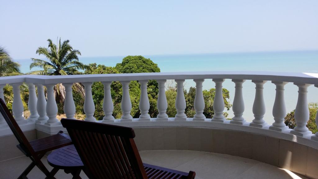 Tropical Sea View & Sunshine Villa Batu Feringgi Ngoại thất bức ảnh